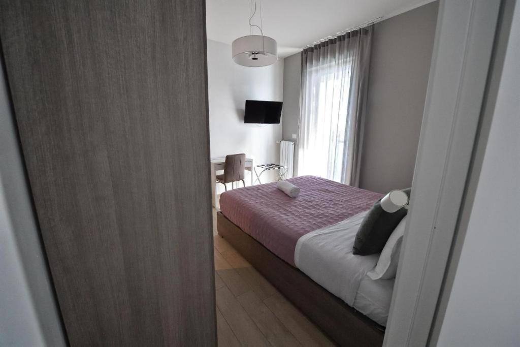 Hotel Karol Wojtyla Airport Bari Esterno foto